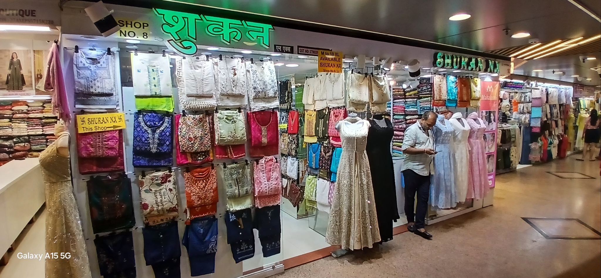 Store media
