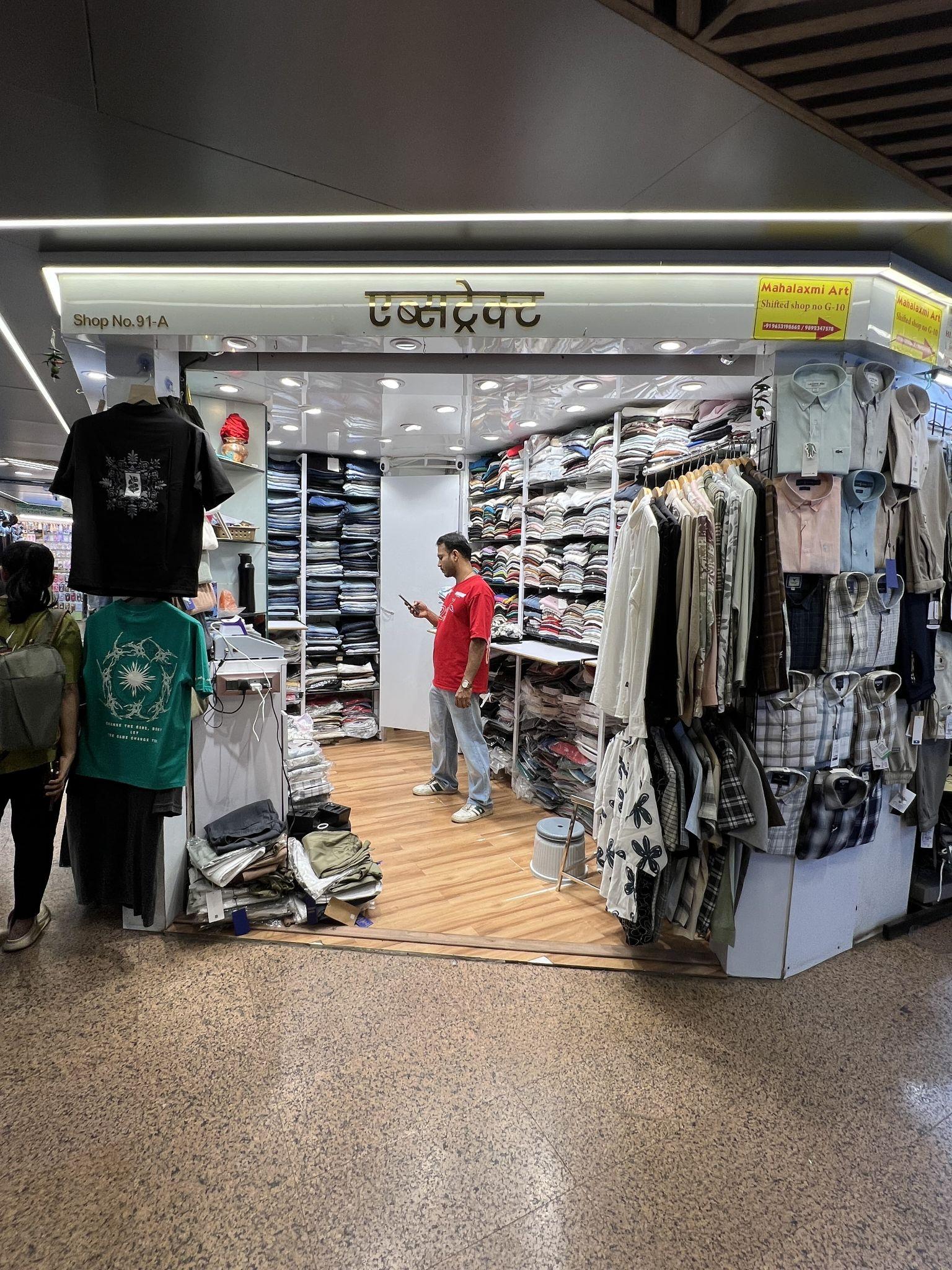 Store media