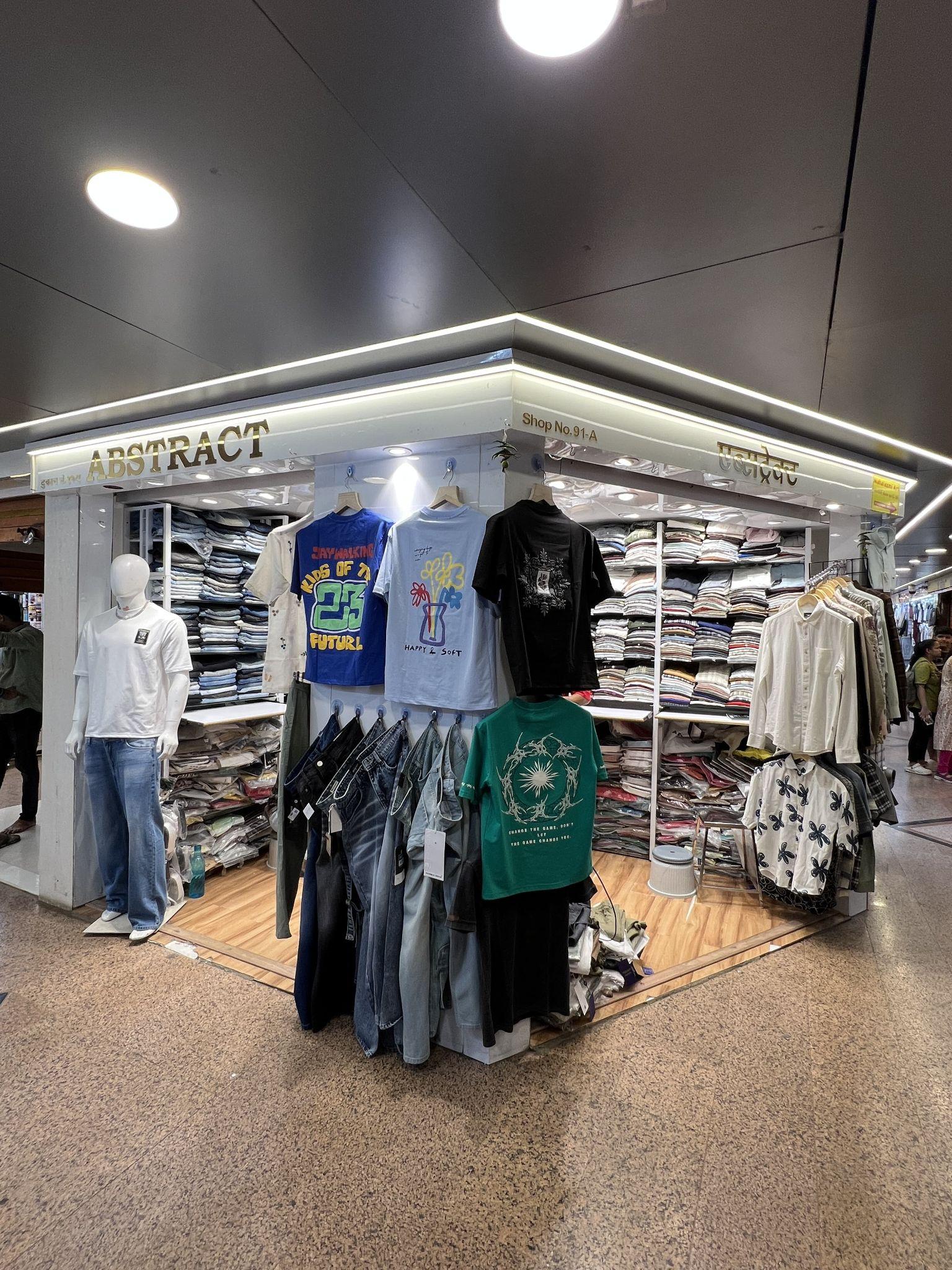 Store media