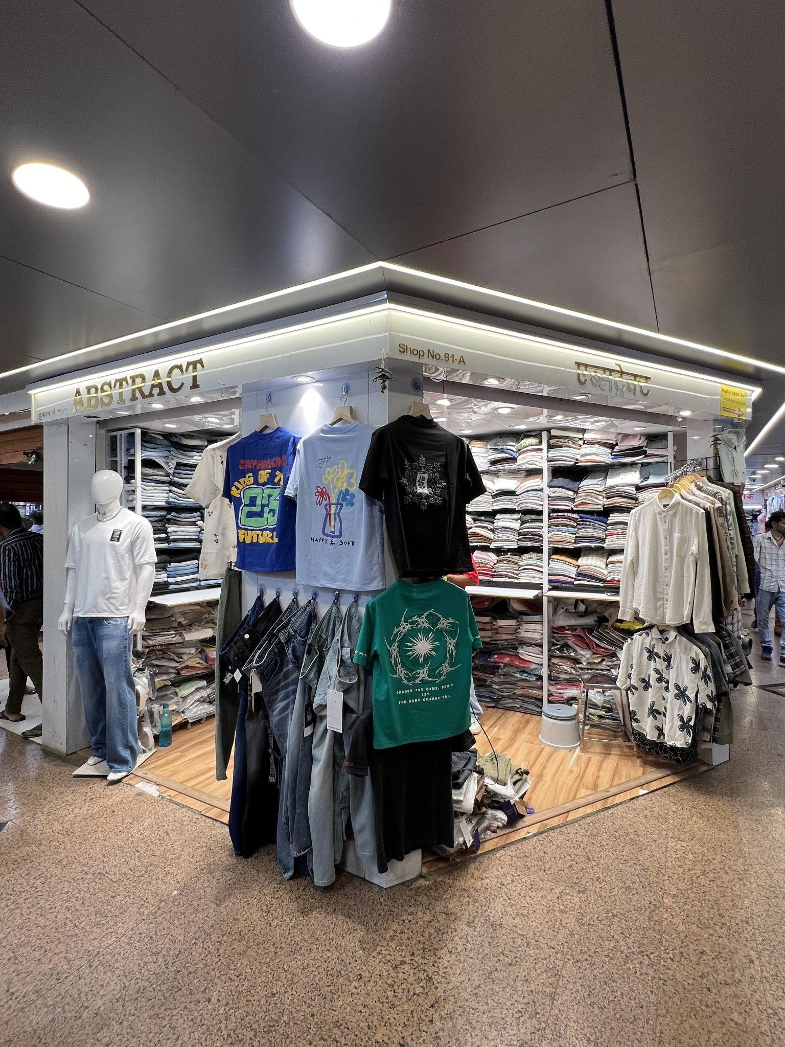 Store media